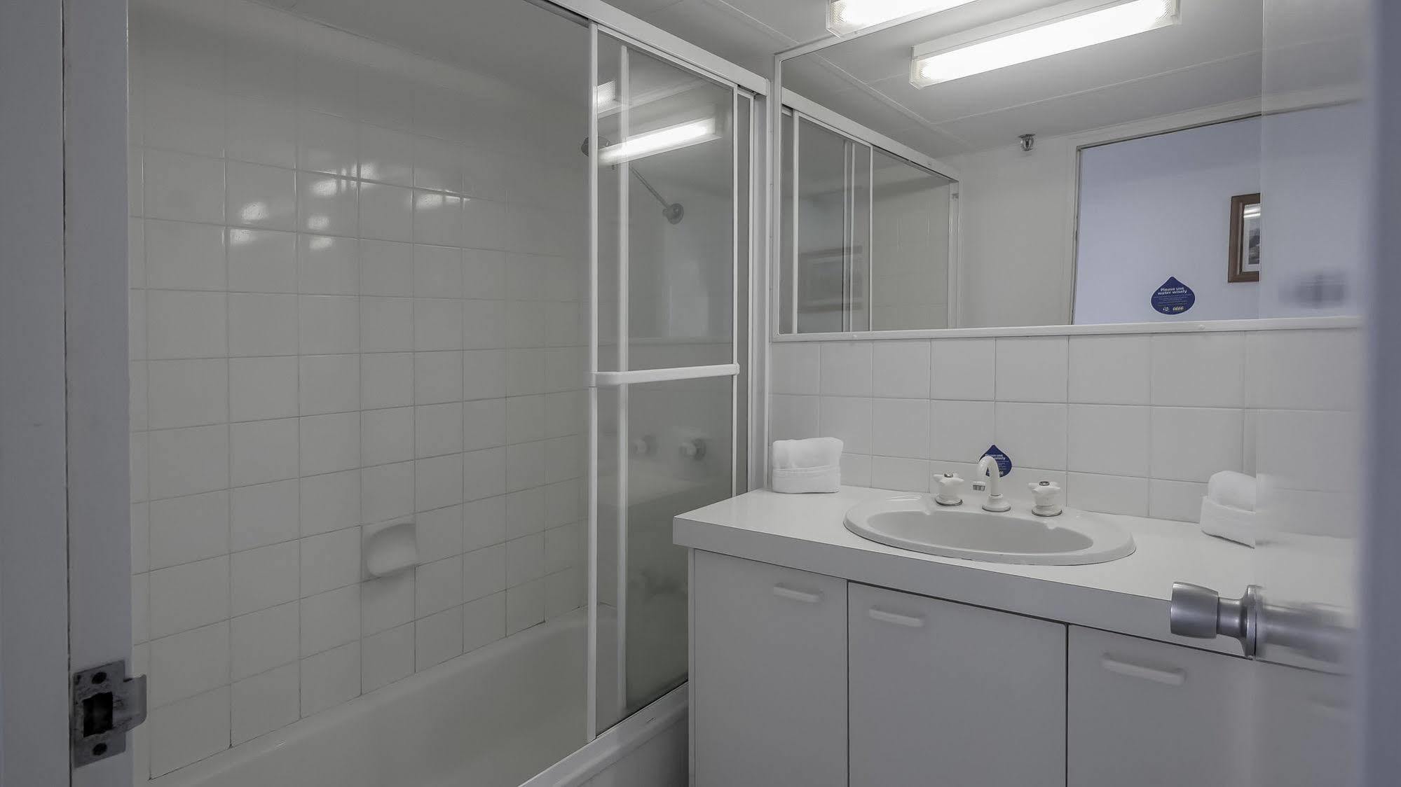Waterways Apartments เซิร์ฟเฟอร์สพาราไดซ์ ภายนอก รูปภาพ